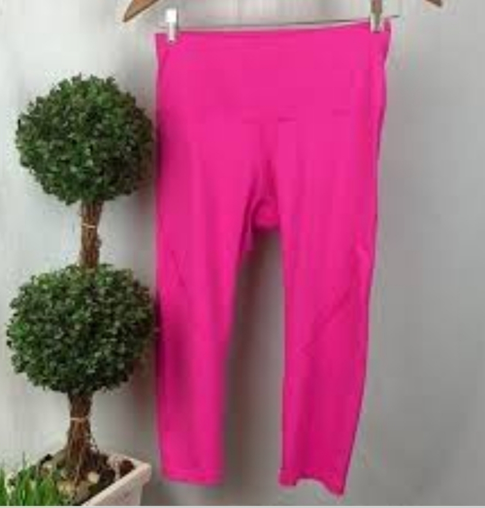 Layer 8 Girl yoga pink capri Size XS Child